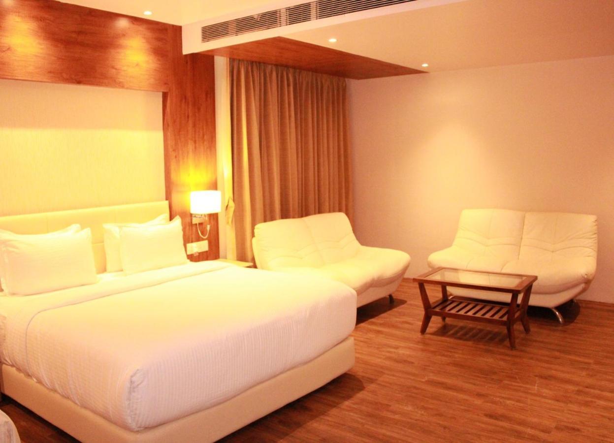 Sarovar Portico, Somnāth Extérieur photo