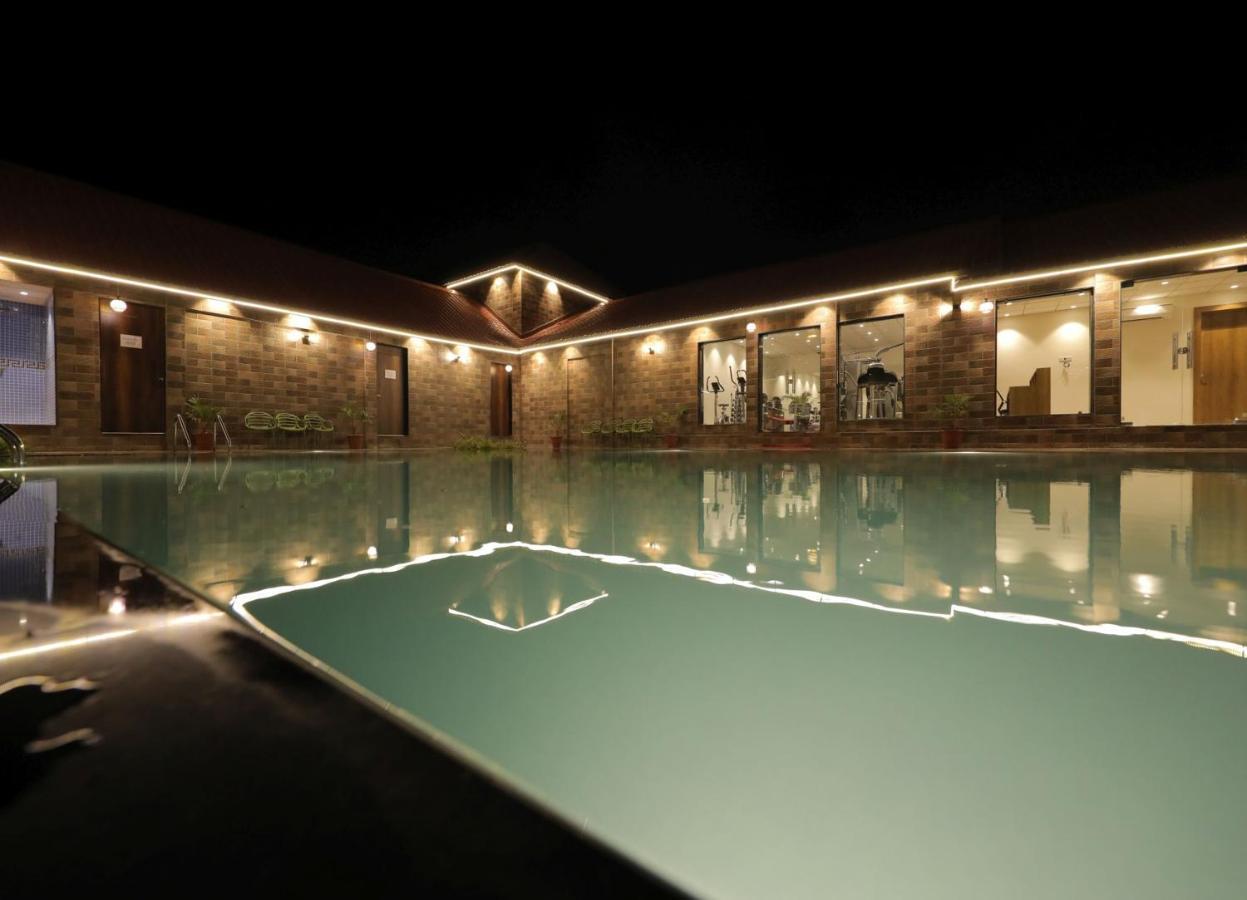 Sarovar Portico, Somnāth Extérieur photo