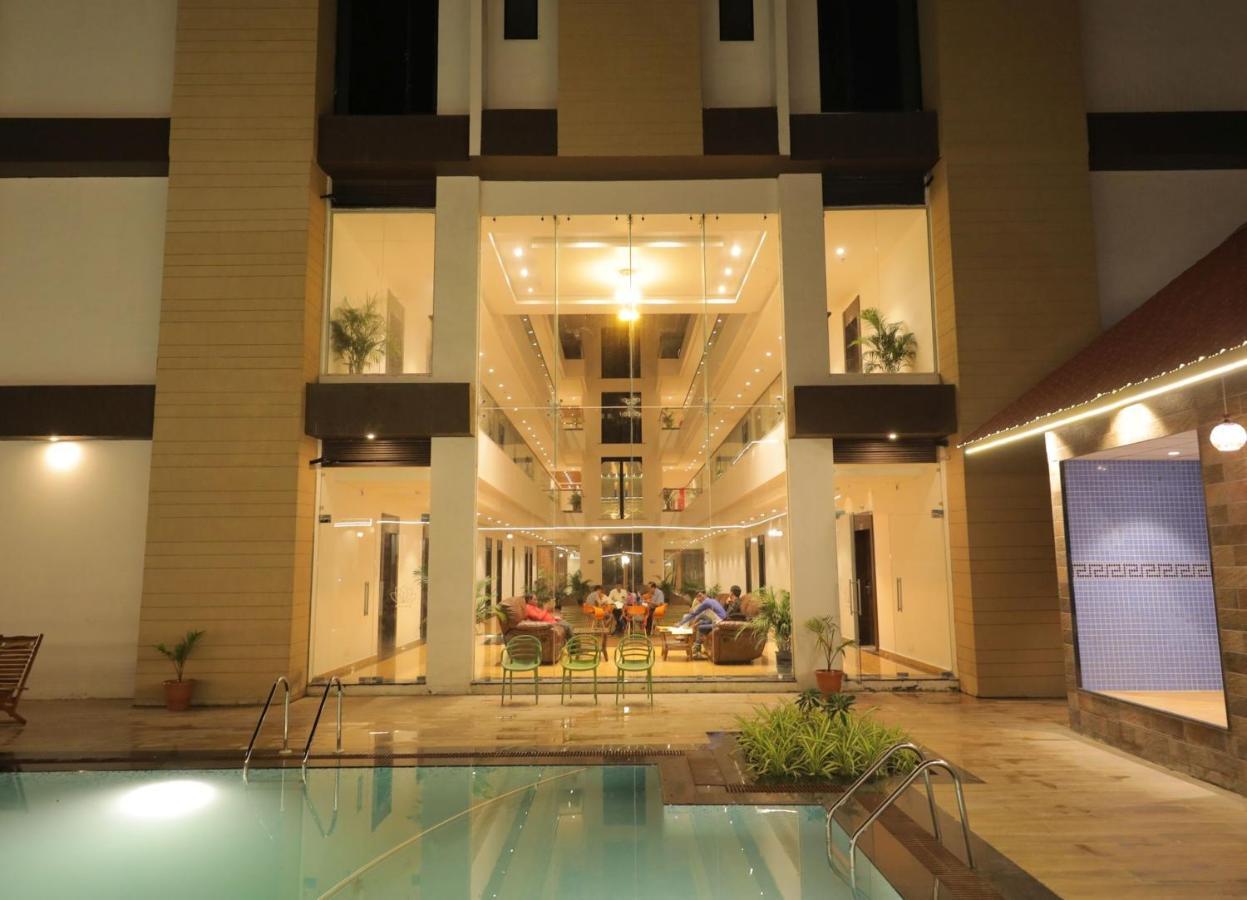 Sarovar Portico, Somnāth Extérieur photo