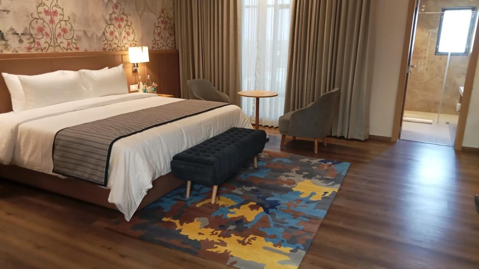 Sarovar Portico, Somnāth Extérieur photo