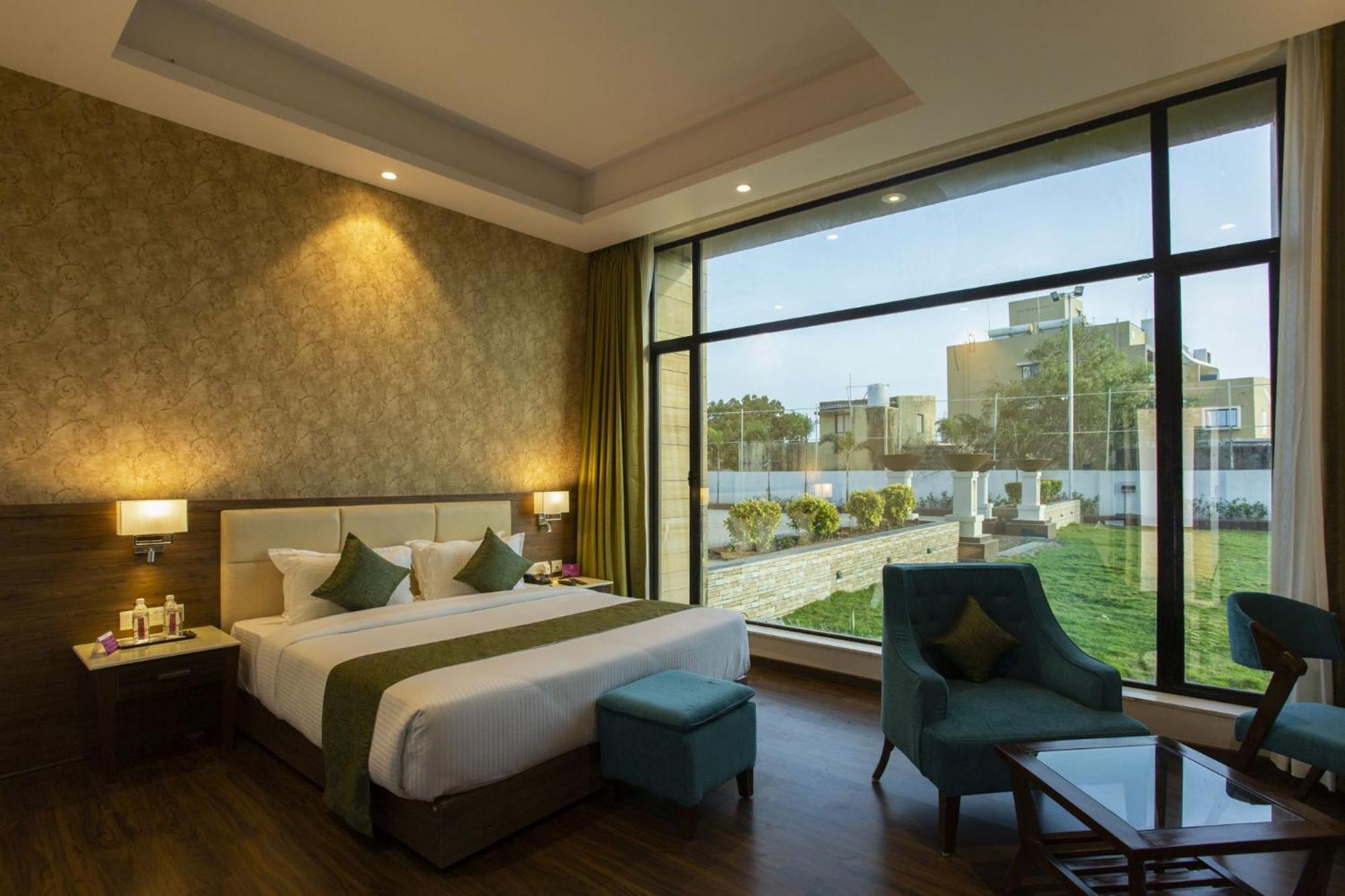 Sarovar Portico, Somnāth Extérieur photo
