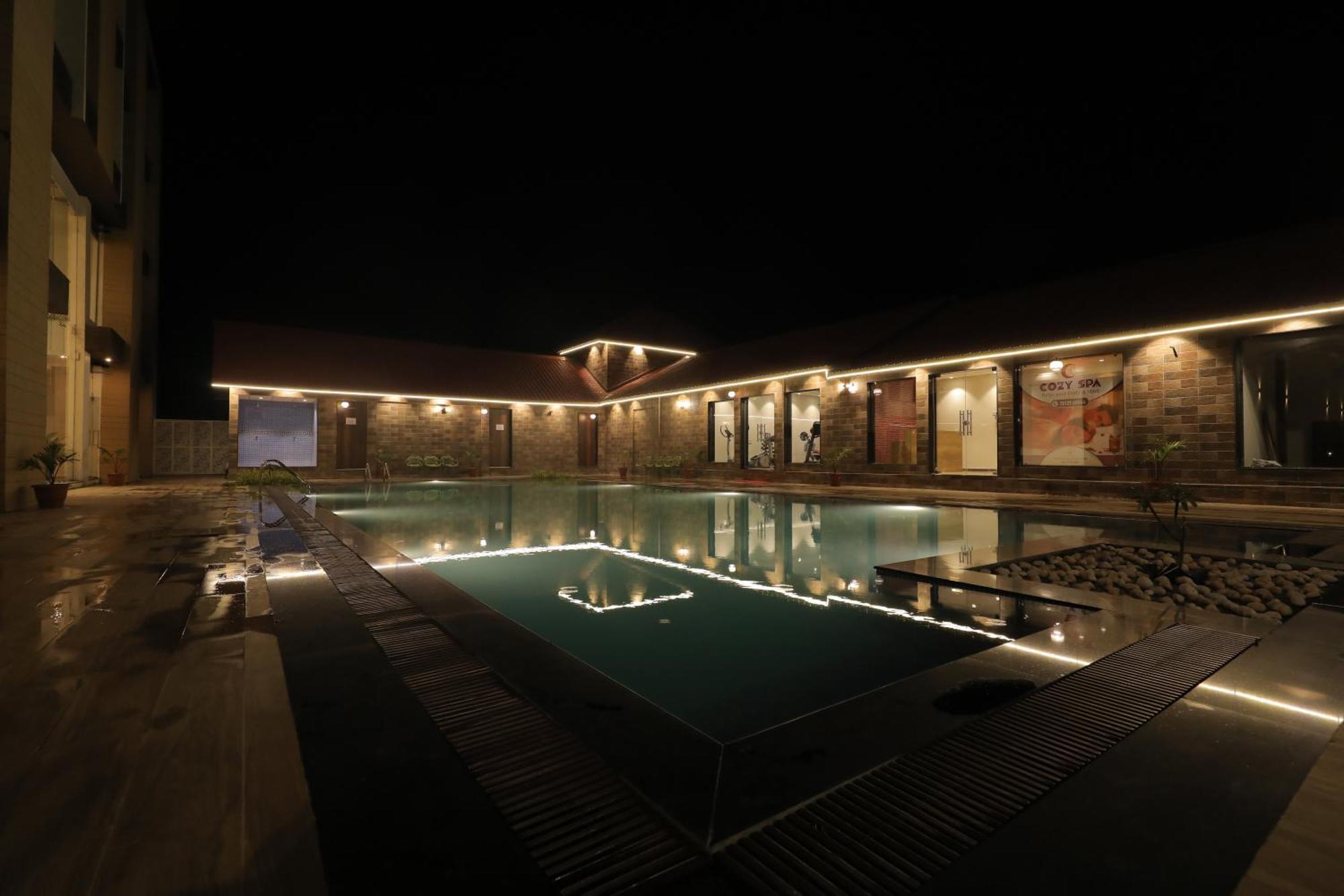 Sarovar Portico, Somnāth Extérieur photo