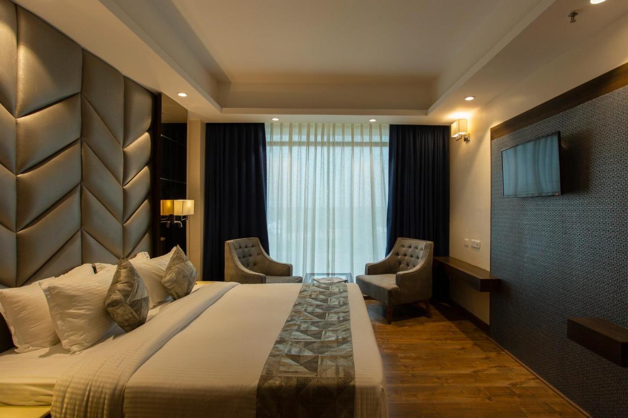 Sarovar Portico, Somnāth Extérieur photo