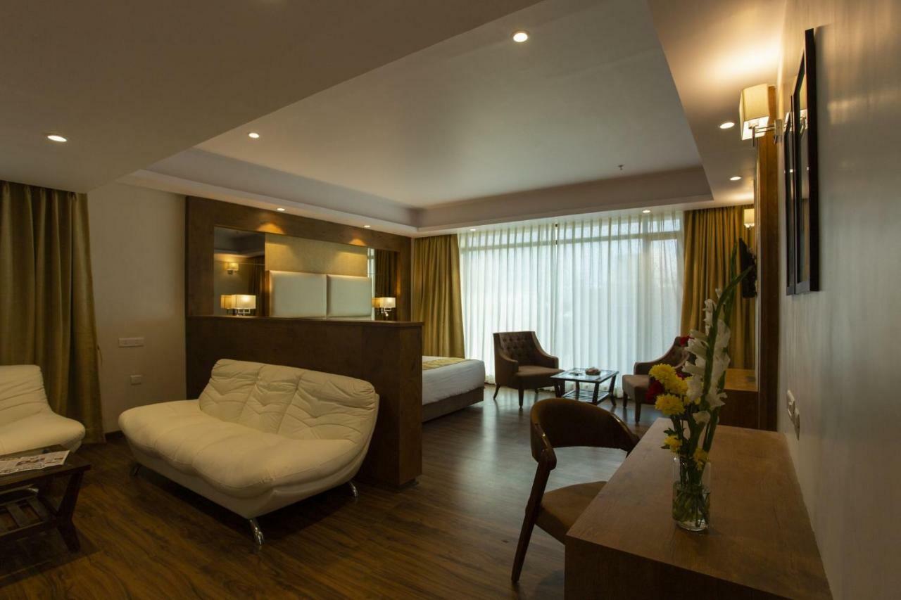 Sarovar Portico, Somnāth Extérieur photo