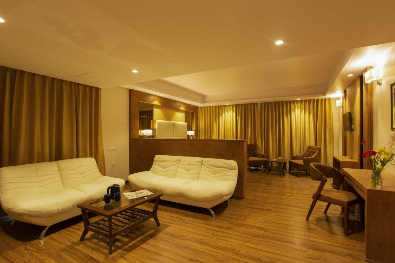 Sarovar Portico, Somnāth Extérieur photo